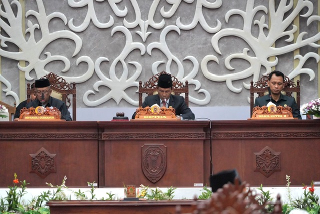 Plt. Sekda Prov. Kalteng M. Katma F. Dirun Hadiri Rapur ke-8 Masa Persidangan II Tahun Sidang 2025