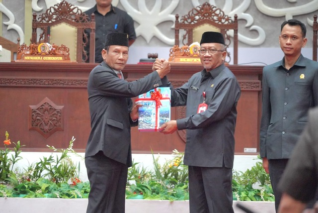 Plt. Sekda Prov. Kalteng M. Katma F. Dirun Hadiri Rapur ke-8 Masa Persidangan II Tahun Sidang 2025