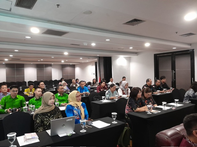 Kepala Diskominfosantik Prov. Kalteng Agus Siswadi Buka Bimtek Platform Digital Kemitraan Bagi Komunitas Informasi Masyarakat