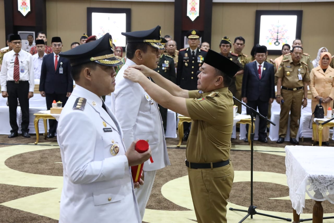 Gubernur Kalteng Sugianto Sabran Lantik Pj. Bupati Barsel dan Kobar di Aula Jayang Tingang