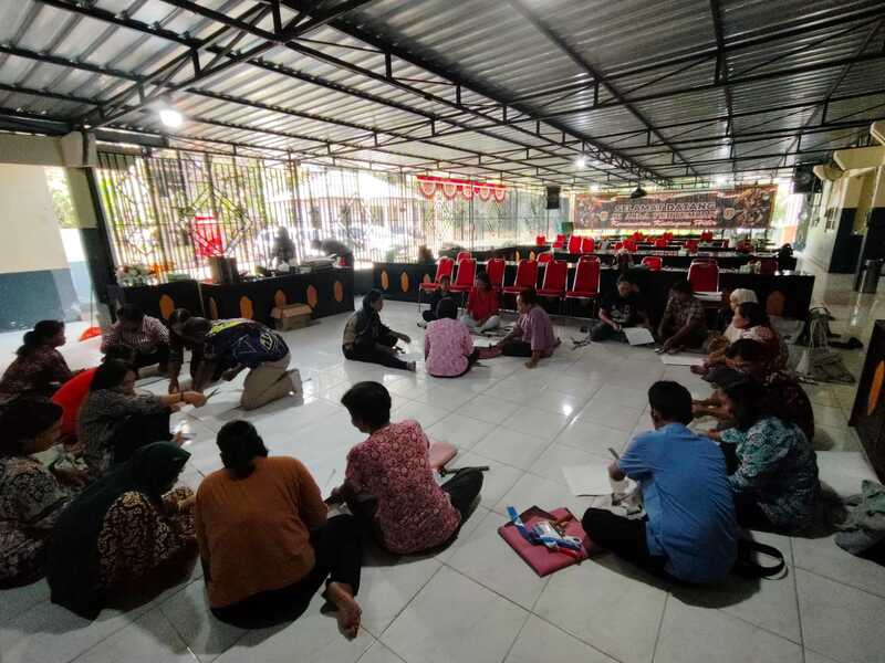 Disdagperin Prov. Kalteng Buka Pelatihan Kerajinan Anyaman Rotan
