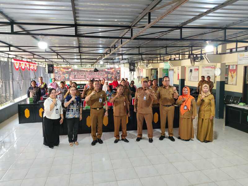 Disdagperin Prov. Kalteng Buka Pelatihan Kerajinan Anyaman Rotan