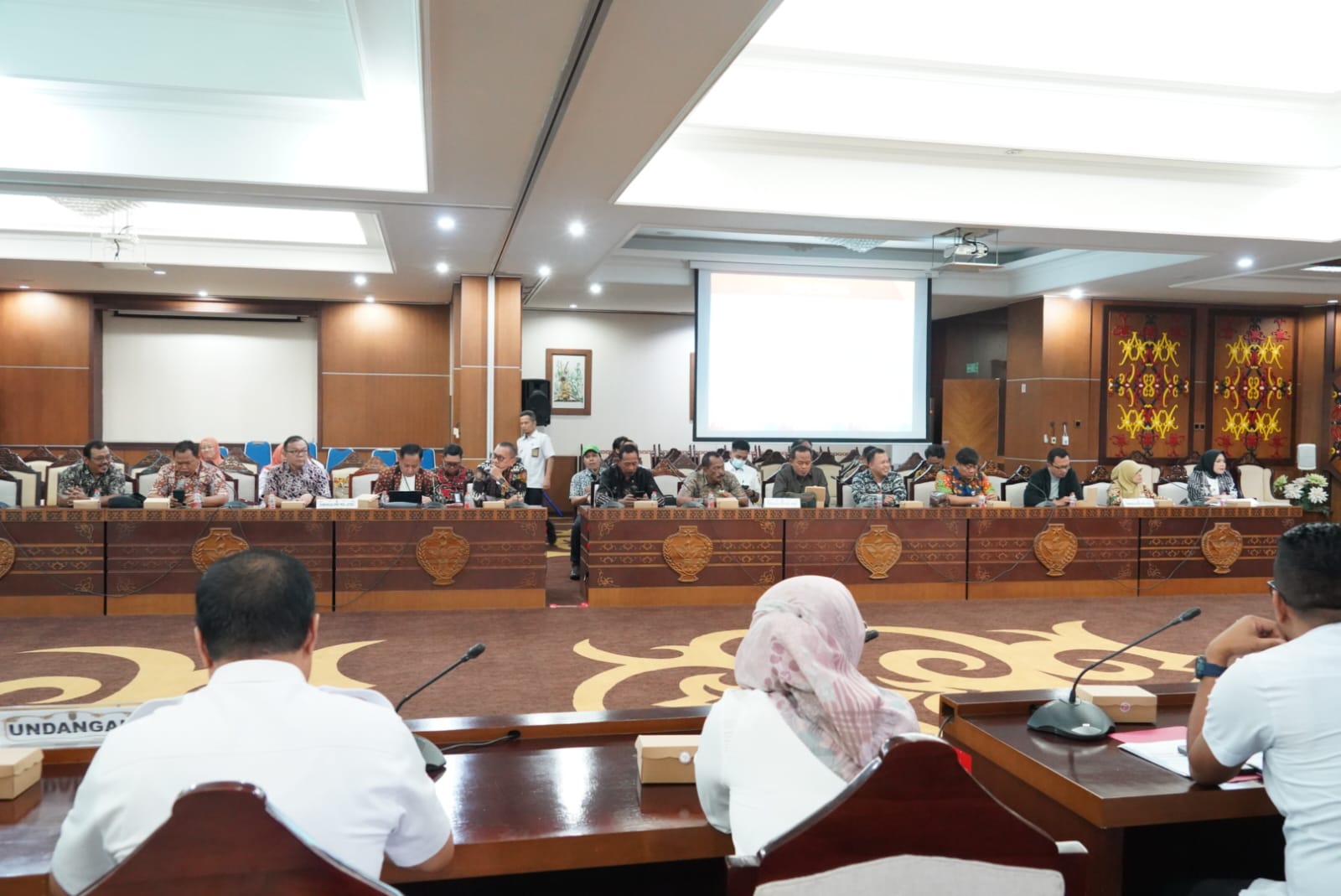 Sahli Yuas Elko Mewakili Gubernur Kalteng Terima Kunjungan Kerja Komisi C DPRD Provinsi Jawa Tengah