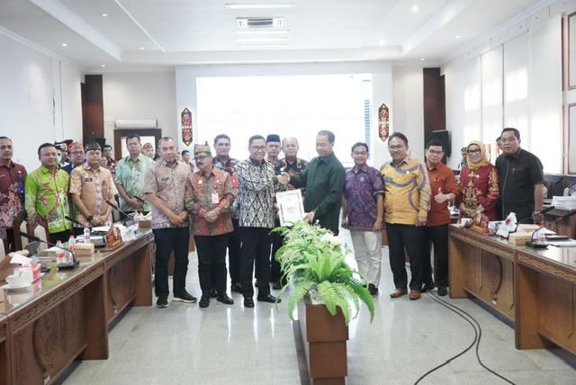 Pemprov Kalteng Bersama DPRD Prov. Kalteng Gelar Rapat Pansus Membahas Raperda Tentang RPJMD Tahun 2025–2029
