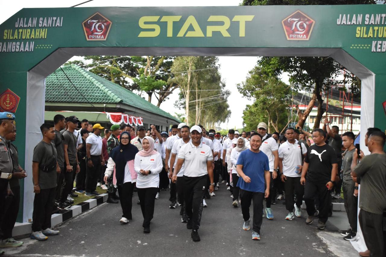 Gubernur Kalteng Sugianto Sabran Ikuti Jalan Santai dan Silaturahmi Kebangsaan dalam Rangka Peringati HUT ke-79 TNI