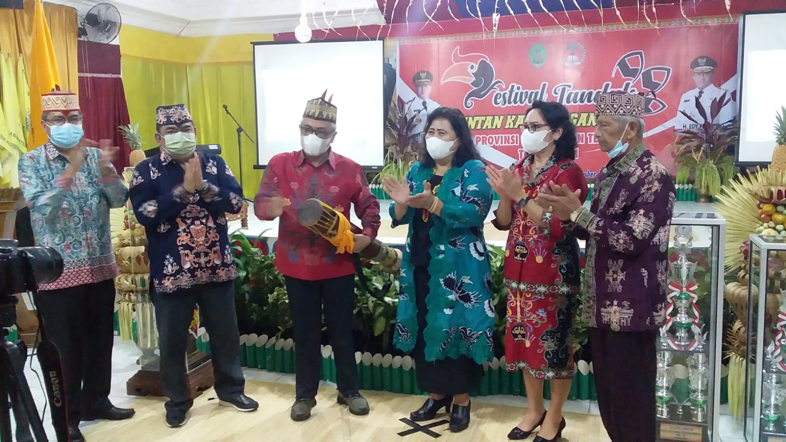 SAHLI Gubernur KSDM Menutup Secara Resmi Festival Tandak Intan Kaharingan Tingkat Pusat yang Ke-X Tahun 2021