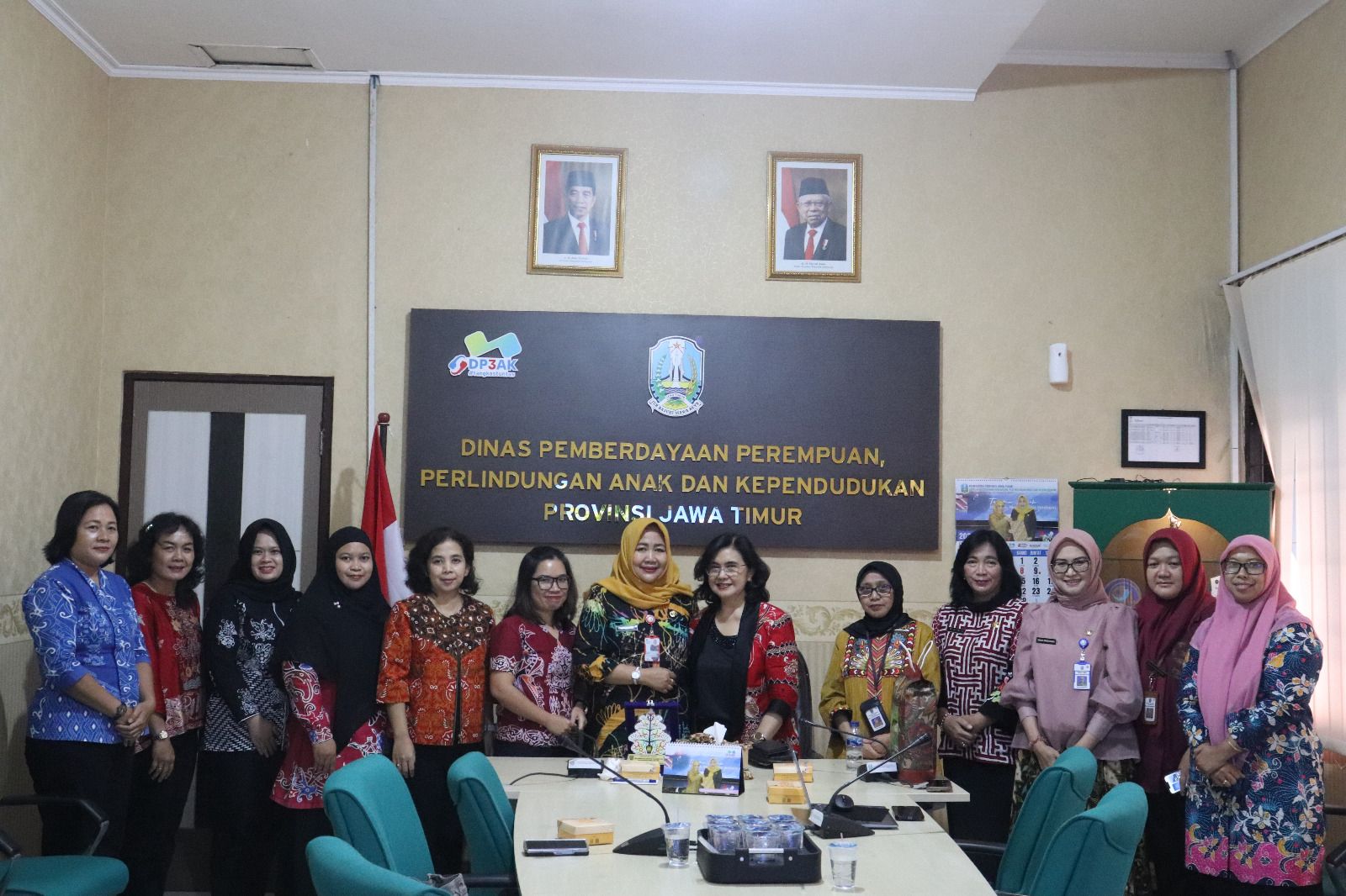 Kepala Dinas P3APPKB Bersama Tim Pelayanan dari UPT PPA Dinas P3APPKB Prov. Kalteng Lakukan Kunjungan Kerja ke Dinas P3APPKB Prov. Jatim dan UPT PPA Prov. Jatim