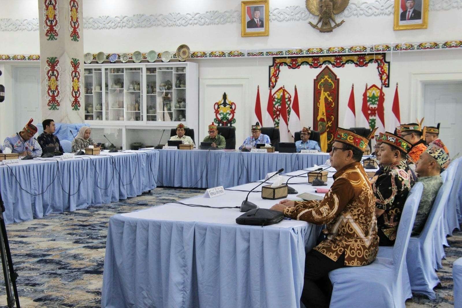 Plt Sekda Kalteng Leonard S. Ampung Pimpin Rakor Pendukung Program Kartu Huma Betang Sejahtera