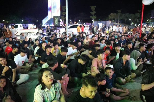 Gubernur Kalteng Agustiar Sabran Bersama Wagub Kalteng Edy Pratowo Nobar Kualifikasi Piala Dunia 2026 Round 3 Timnas Indonesia vs Bahrain di Bundaran Besar
