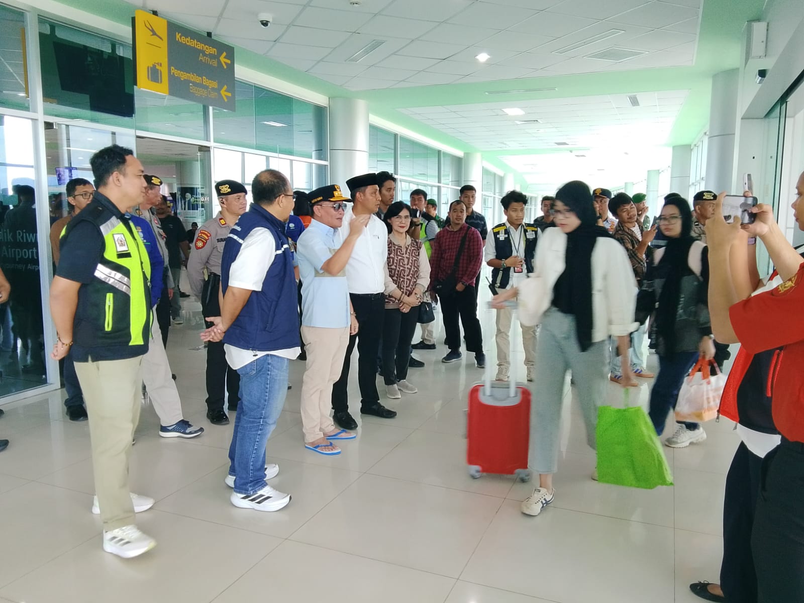 Gubernur Kalteng Agustiar Sabran Lakukan Monitoring Angkutan Lebaran 1447 H di Bandara Tjilik Riwut