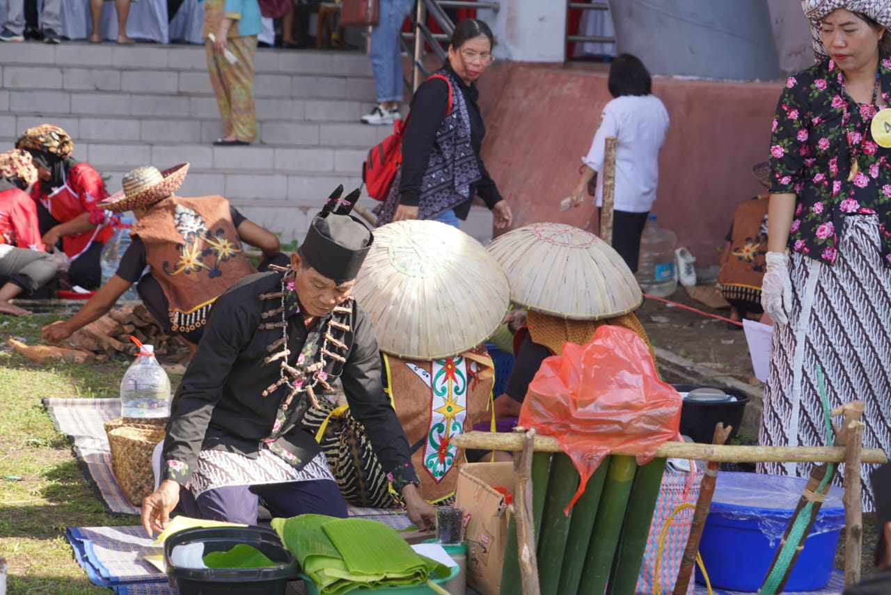 Lomba Malamang Hari Keempat Pada Festival Budaya Isen Mulang Tahun 2023