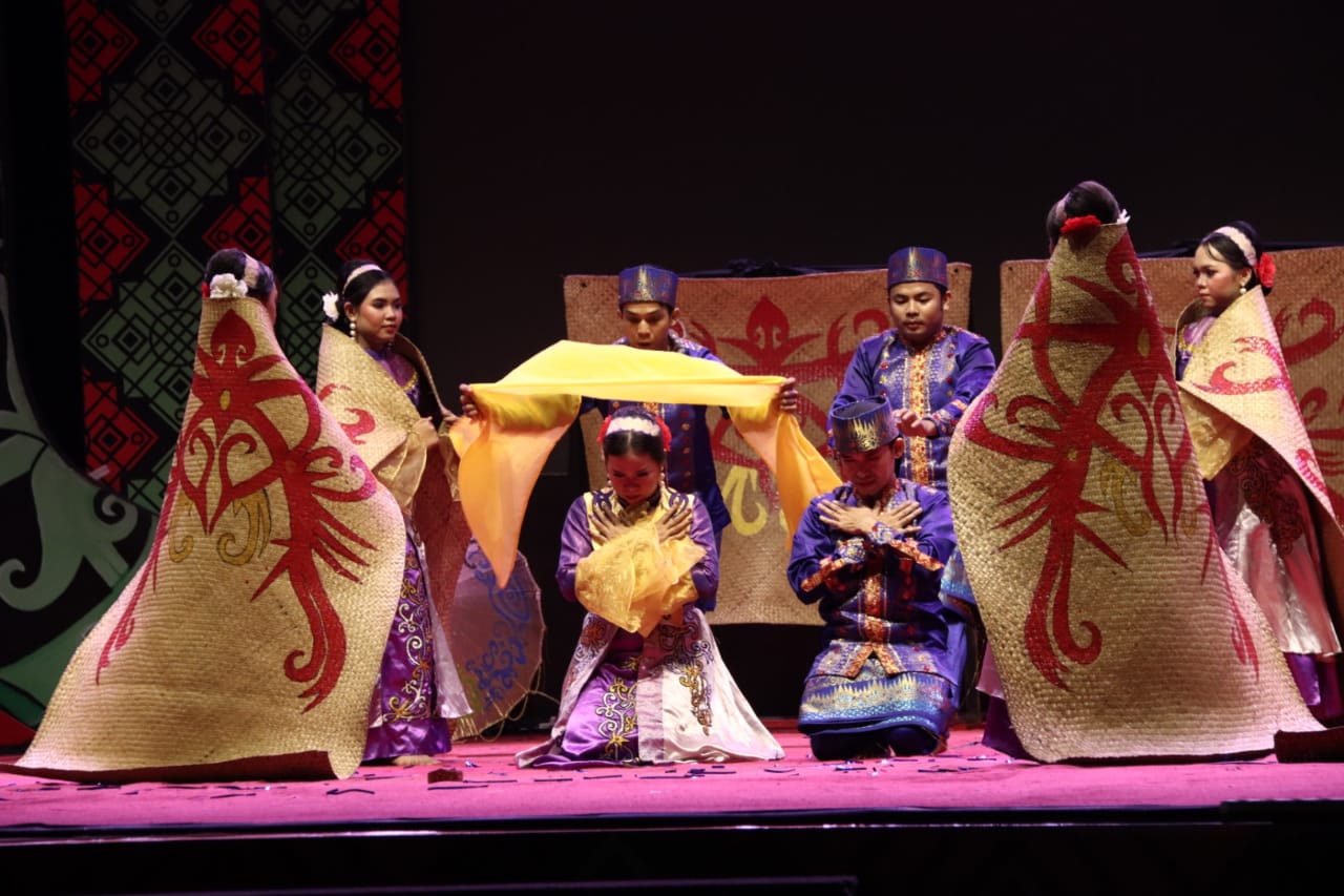 Lomba Tari Pesisir yang Dibawakan Oleh Masing-masing Kontingen Dari Kabupaten/Kota se-Kalteng