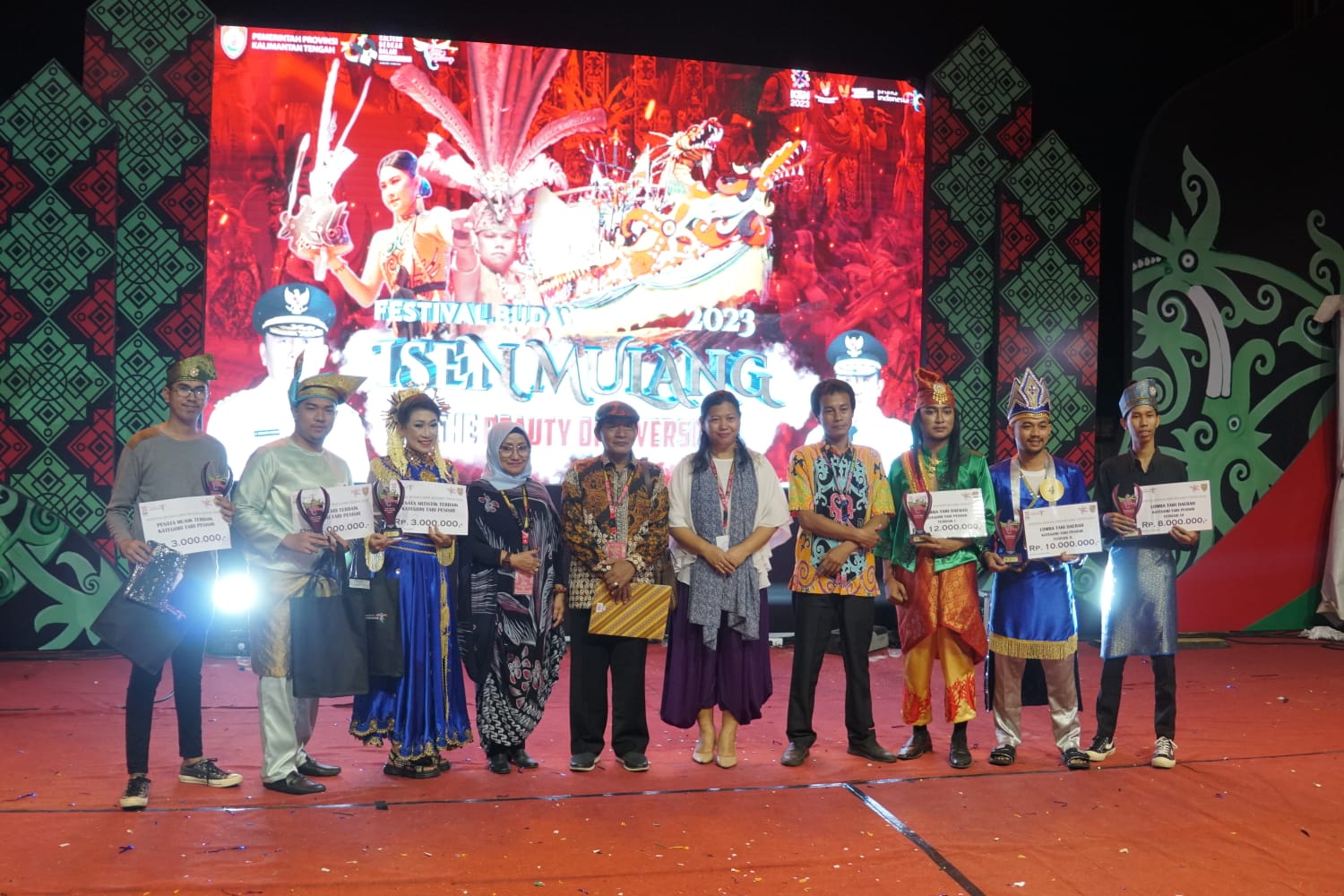 Lomba Tari Pesisir yang Dibawakan Oleh Masing-masing Kontingen Dari Kabupaten/Kota se-Kalteng