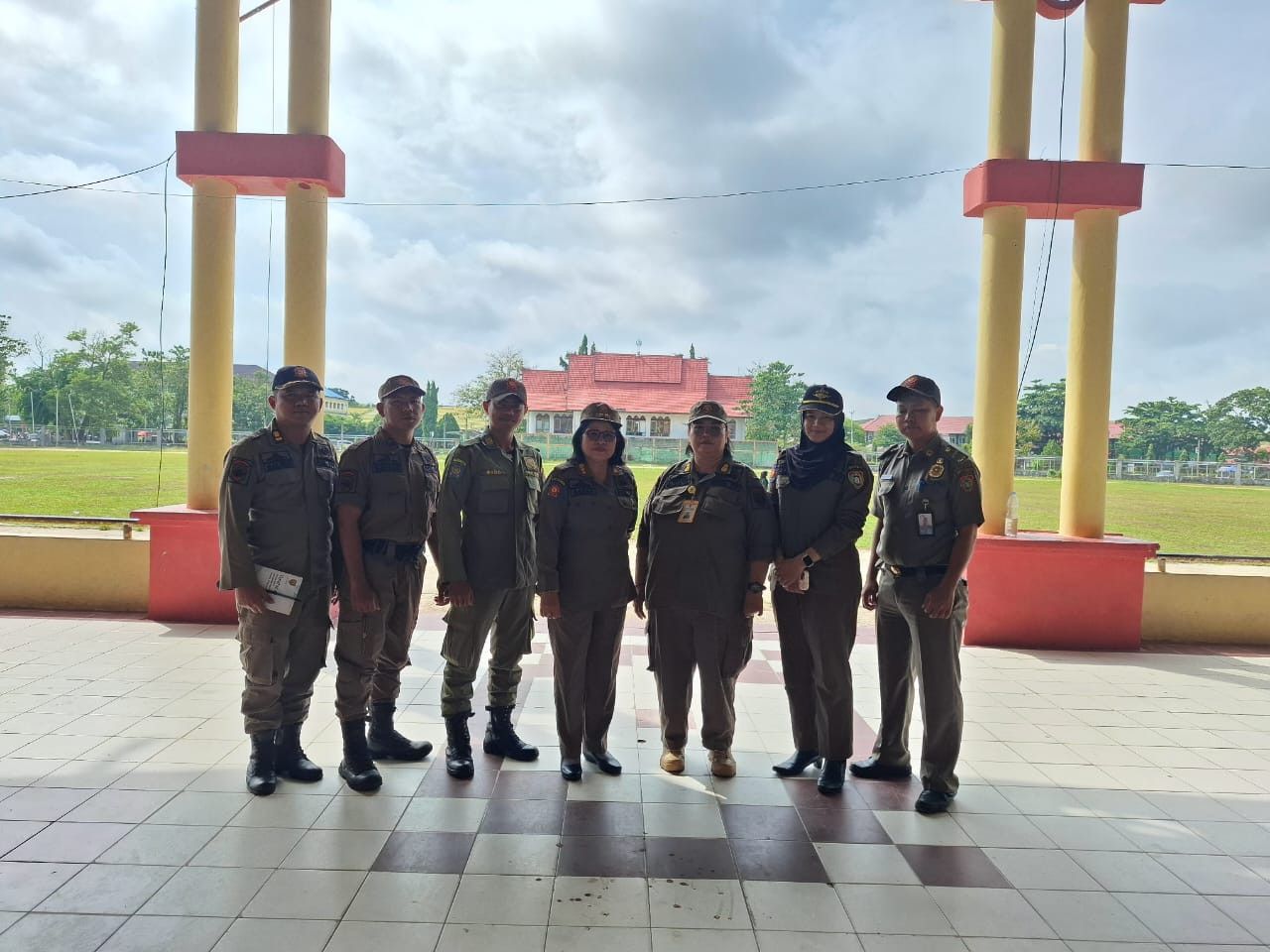 Satpol PP Prov. Kalteng Menertibkan Sejumlah Media Luar