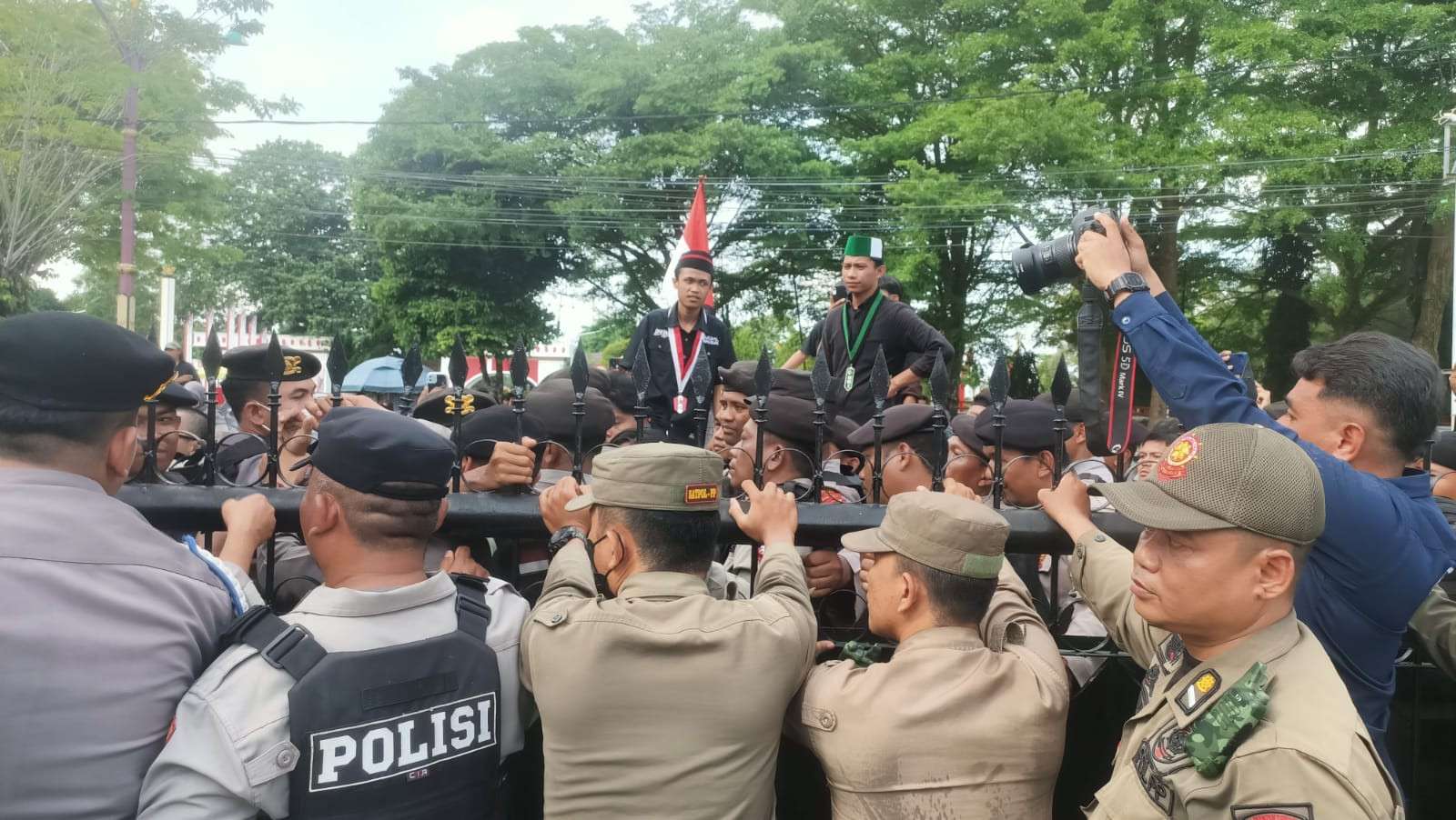 Satpol PP Prov. Kalteng Laksanakan Tugas Pengamanan Pada Kegiatan Aksi Damai