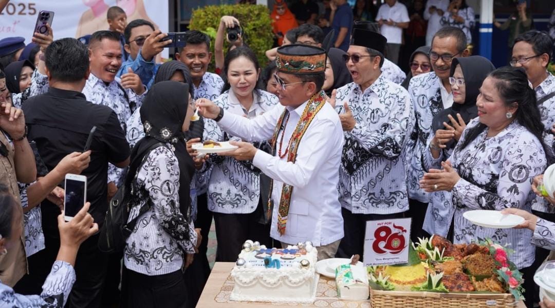 Gubernur Kalteng Agustiar Sabran Pimpin Upacara Peringatan Hari Guru Nasional Tingkat Provinsi Kalteng