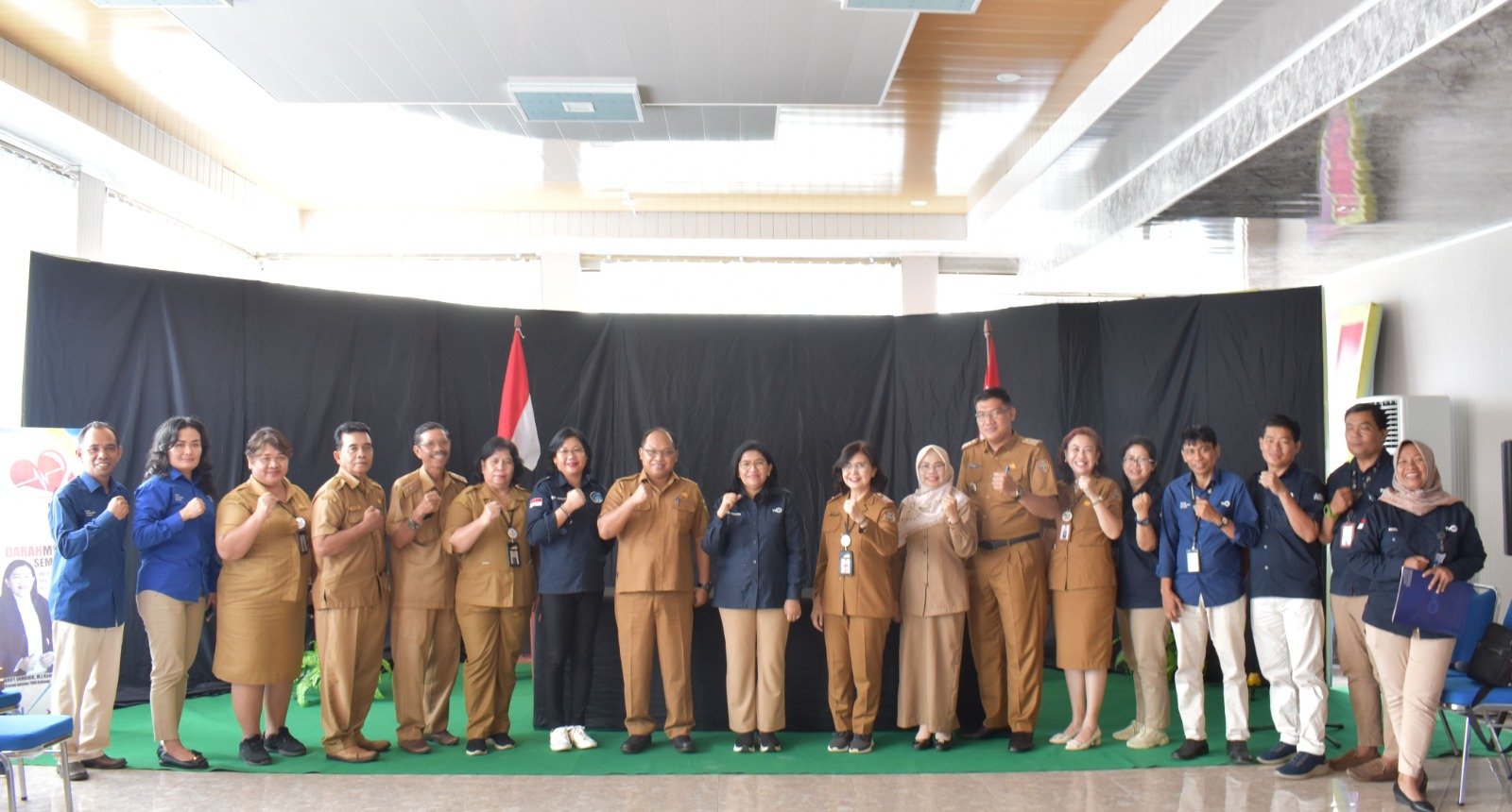 Kepala DP3APPKB Prov. Kalteng dengan Kepala Stasiun TVRI Kalteng Lakukan Penandatanganan Nota Kesepakatan Tentang Produksi dan Penyiaran