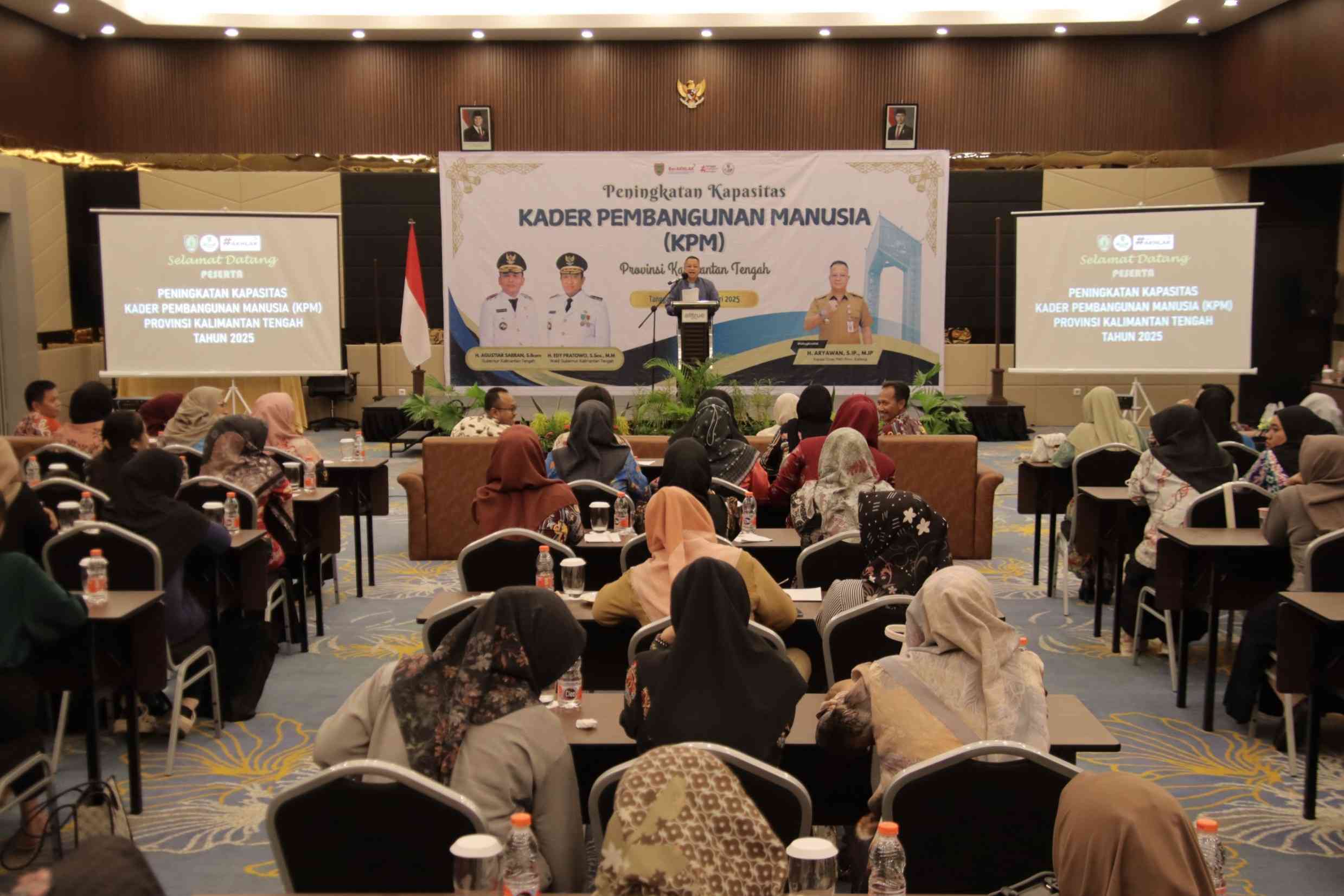 Kadis PMD Prov. Kalteng Aryawan resmi membuka kegiatan Peningkatan Kapasitas Kader Pembangunan Manusia (KPM) Tingkat Provinsi Kalteng