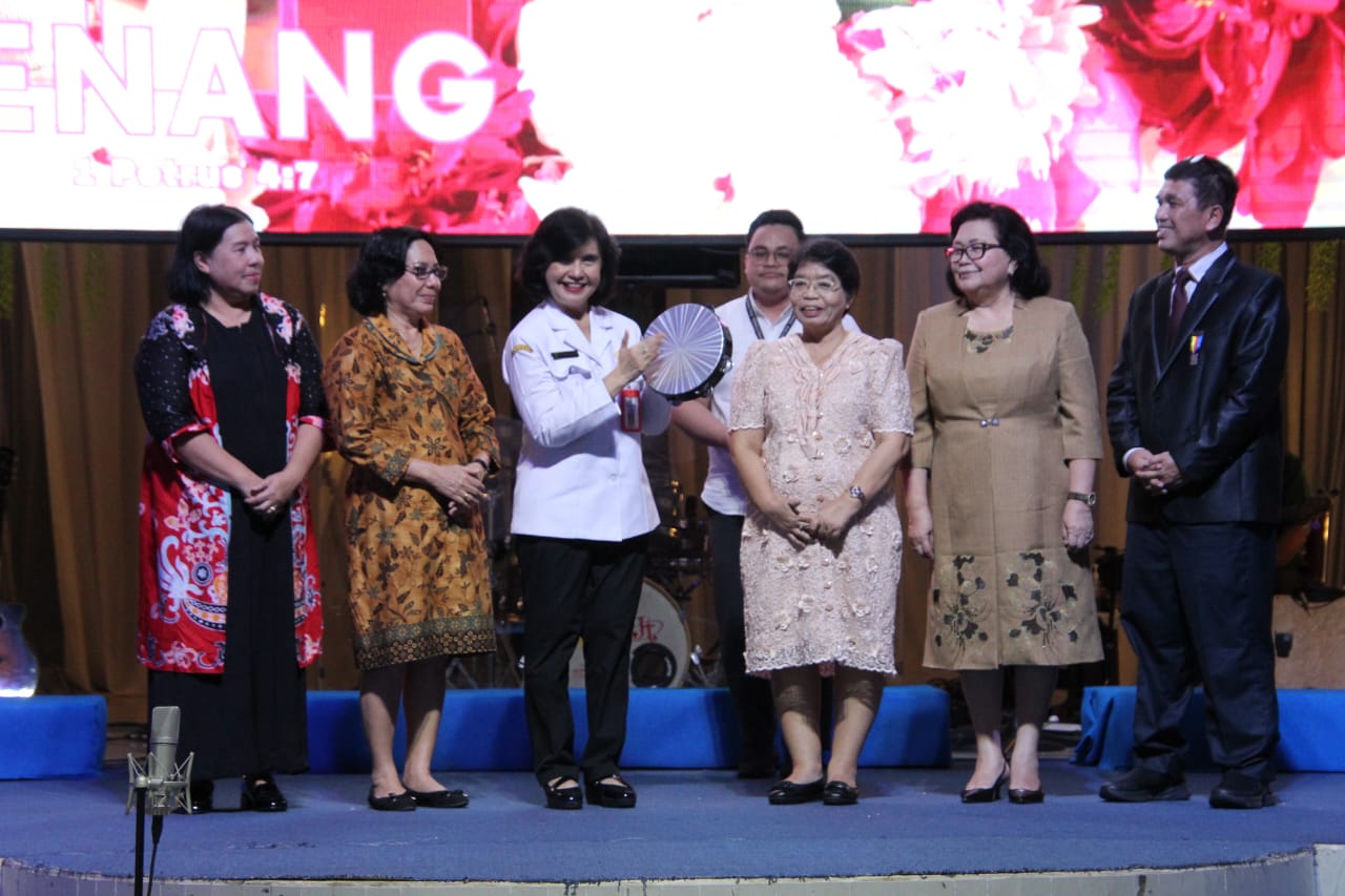 Kadis P3APPKB Linae Victoria Aden Buka Serasehan Wanita Komisi Daerah Pelayanan Wanita Pantekosta GPdI Kalteng
