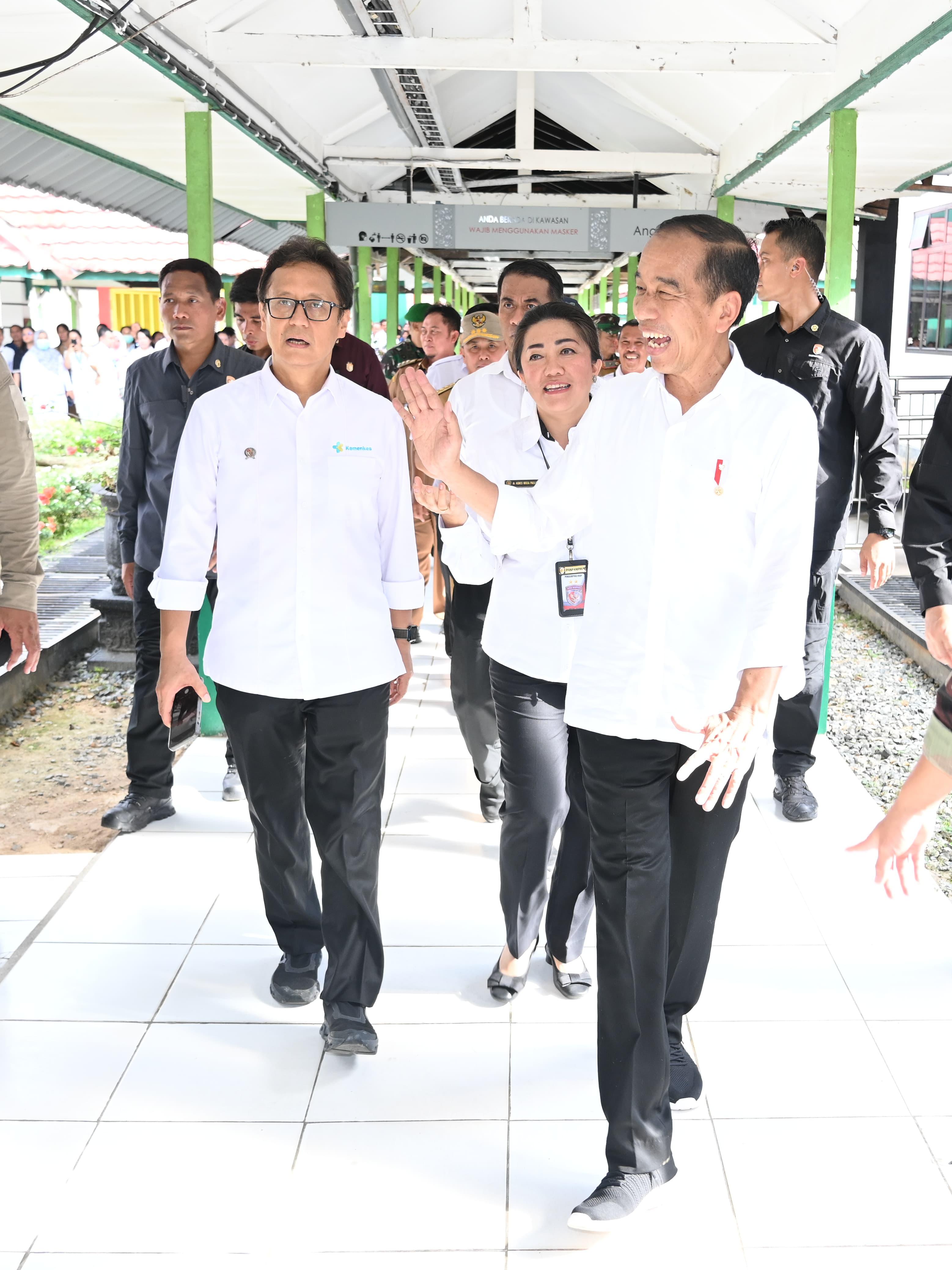 Gubernur Kalteng Sugianto Sabran Dampingi Presiden Republik Indonesia (RI) Joko Widodo Lakukan Peninjauan Fasilitas serta Layanan Kesehatan di RSUD Mas Amsyar