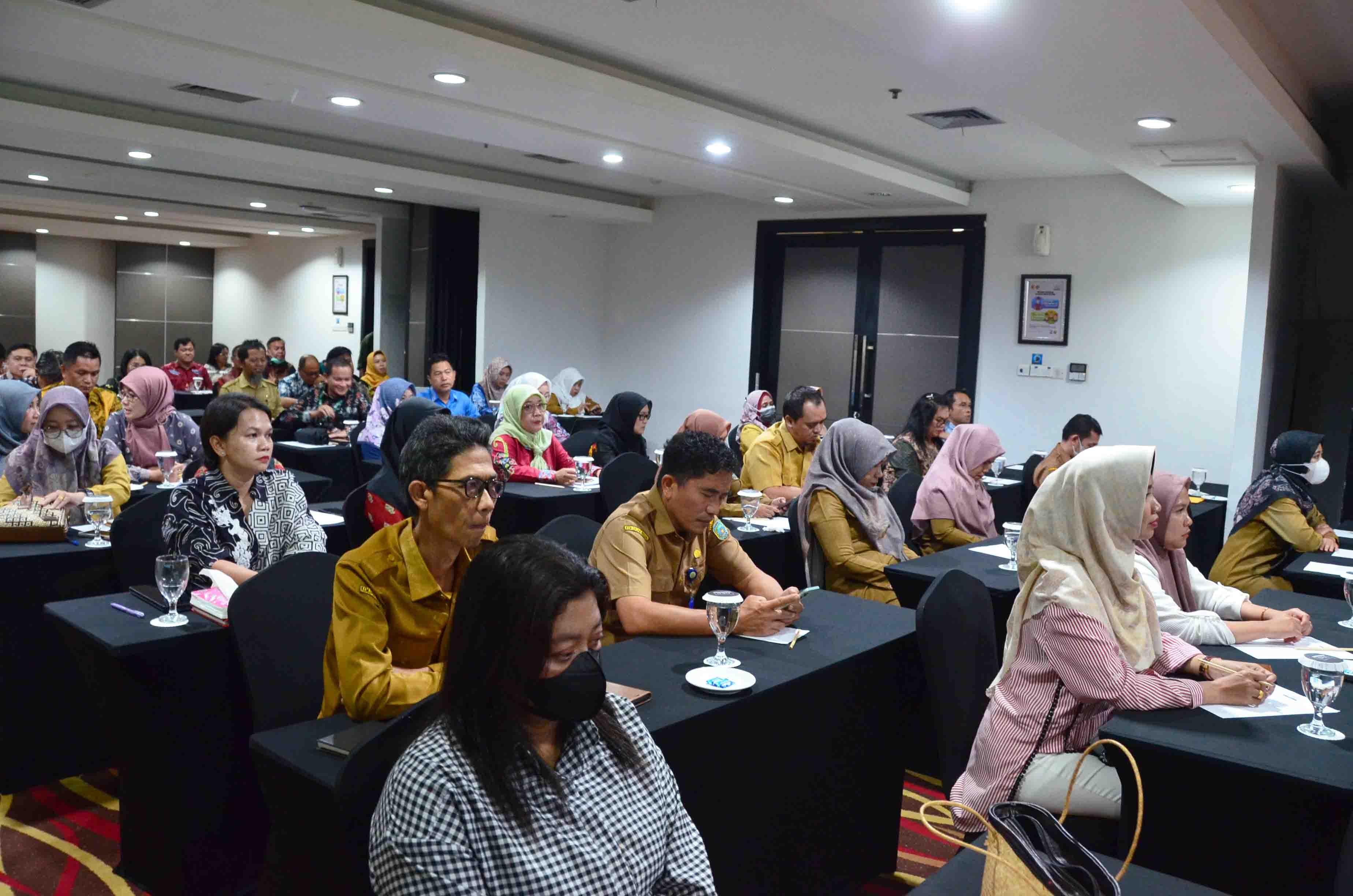 Dinkes Prov. Kalteng Gelar Pertemuan Peningkatan Kemampuan Teknis TPCB Dalam Lakukan Pembinaan Mutu dan Akreditasi di Puskesmas