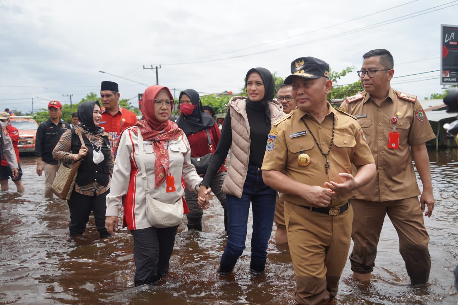 Gubernur Kalteng Beserta Rombongan Lakukan Kunker Dalam Rangka Tinjau Posko - Posko Pengungsian