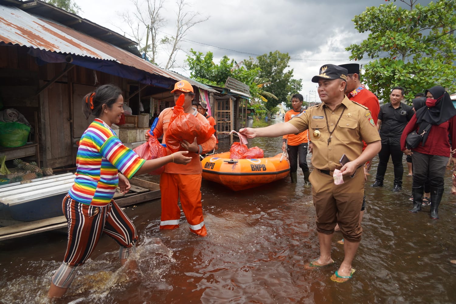 Gubernur Kalteng Beserta Rombongan Lakukan Kunker Dalam Rangka Tinjau Posko - Posko Pengungsian