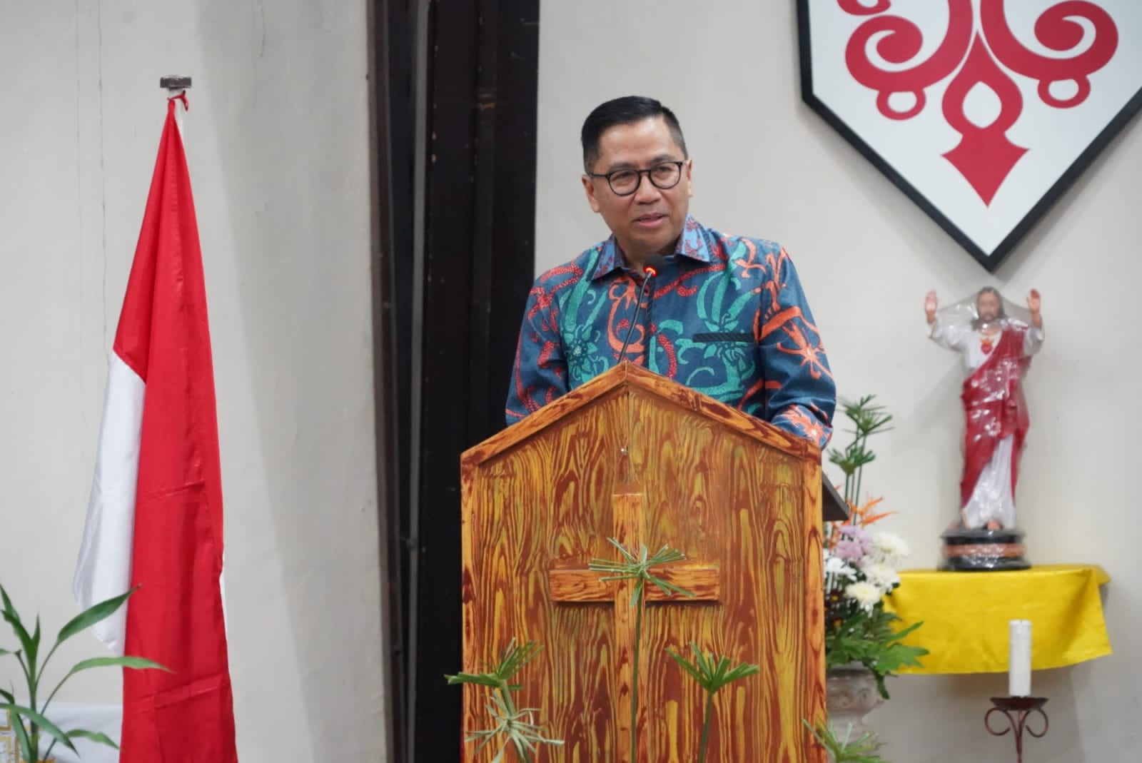 Kepala Bappedalitbang Leonard S Ampung Lepas Kontingen Pesparani Provinsi Kalteng