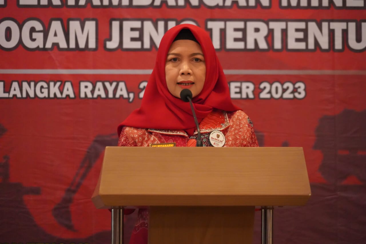 Asisten Ekbang Sri Widanarni Buka Uji Publik Terhadap Draft Naskah Akademik Raperda Provinsi Kalteng