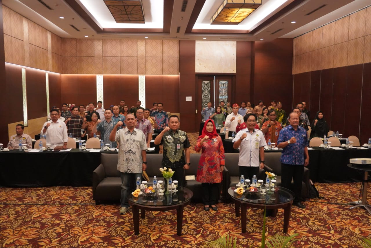 Asisten Ekbang Sri Widanarni Buka Uji Publik Terhadap Draft Naskah Akademik Raperda Provinsi Kalteng