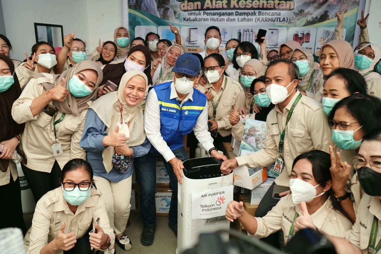 Menkes Budi Gunadi Sadikin dan Gubernur Agustiar Sabran Tinjau Kesiapan Fasilitas Kesehatan Hadapi Dampak Karhutla