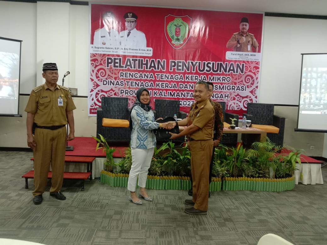 Kepala Disnakertrans Prov. Kalteng Buka Pelatihan RTK Mikro