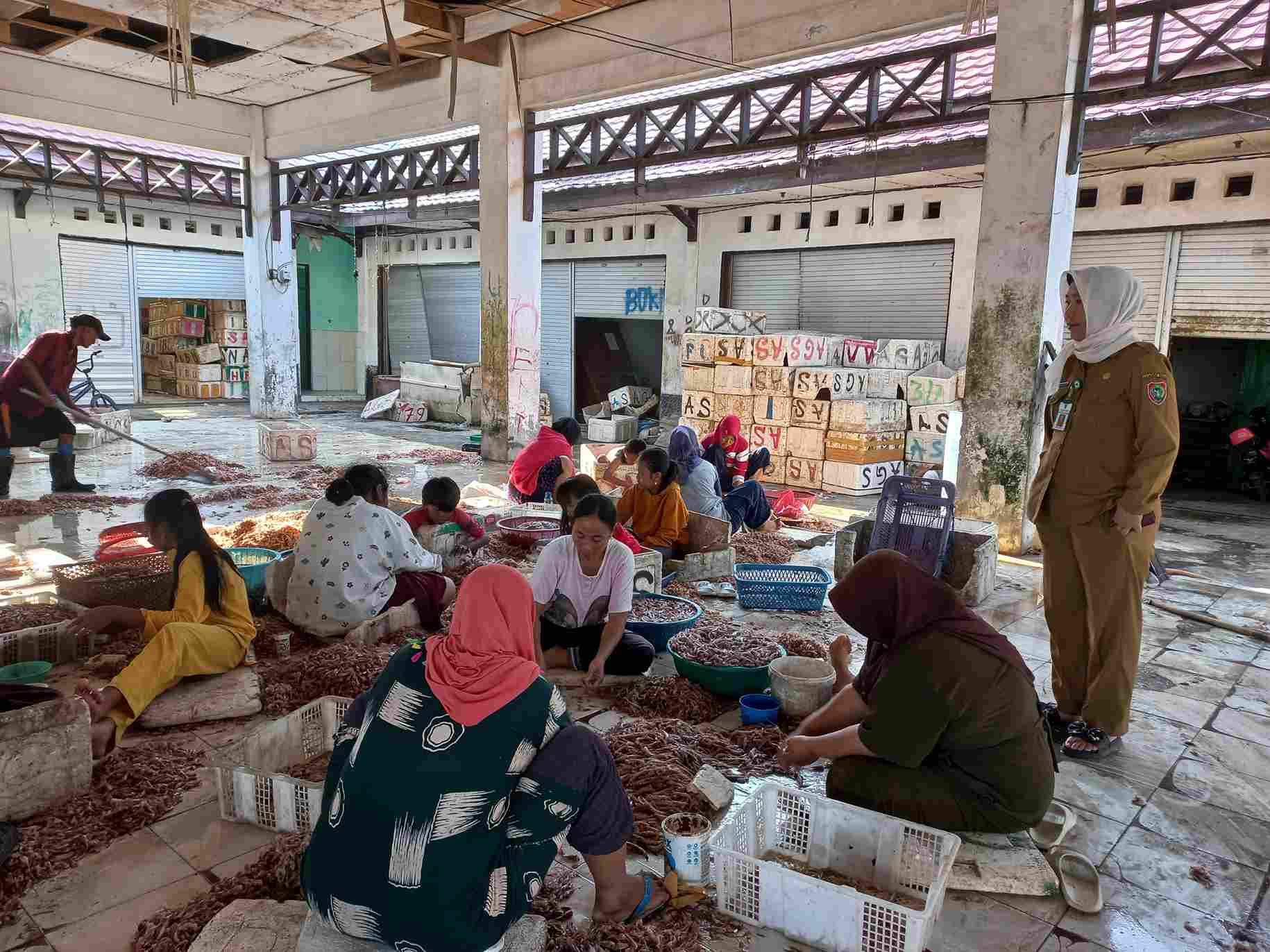 Kadislutkan Prov. Kalteng Darliansjah : Produk Udang Hasil Tangkapan di Pelabuhan Perikanan Kuala Pembuang Dapat Berupa Udang Segar dan Udang Olahan