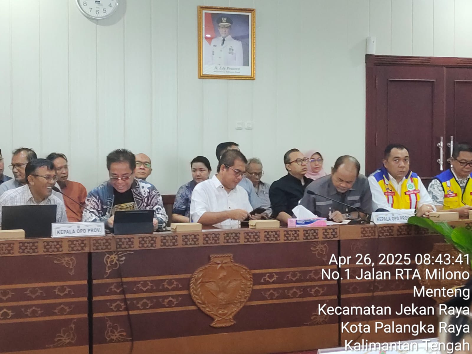 Plt Sekda Leonard S Ampung Pimpin Rakor Percepatan Penanganan Darurat Bencana Banjir di Provinsi Kalteng