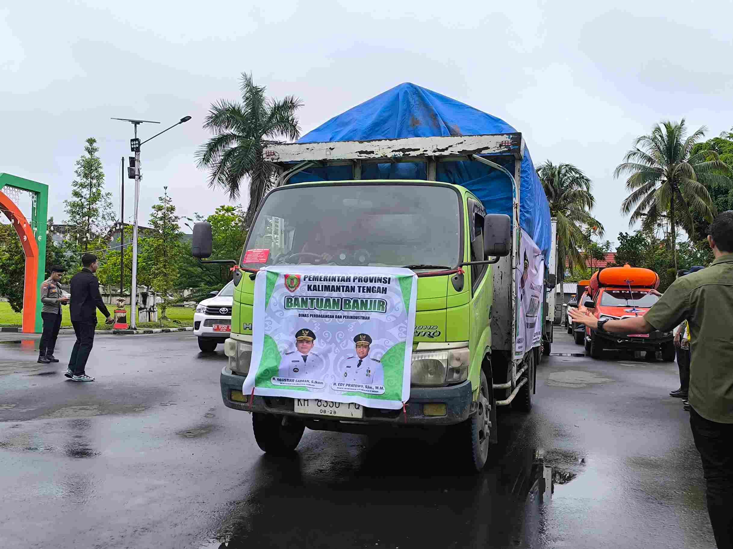 Pemprov Kalteng Kirimkan Bantuan Berupa Paket Sembako, Serta Mengerahkan Tim Relawan Untuk Bantu Masyarakat Terdampak Banjir