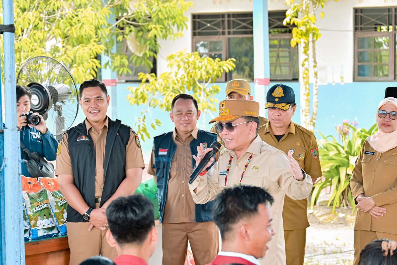 Gubernur Kalteng Agustiar Sabran Lakukan Kunker ke SMAN 2 Kahayan Tengah dan SMAN 2 Banama Tingang Dengan Bawa Terobosan Baru