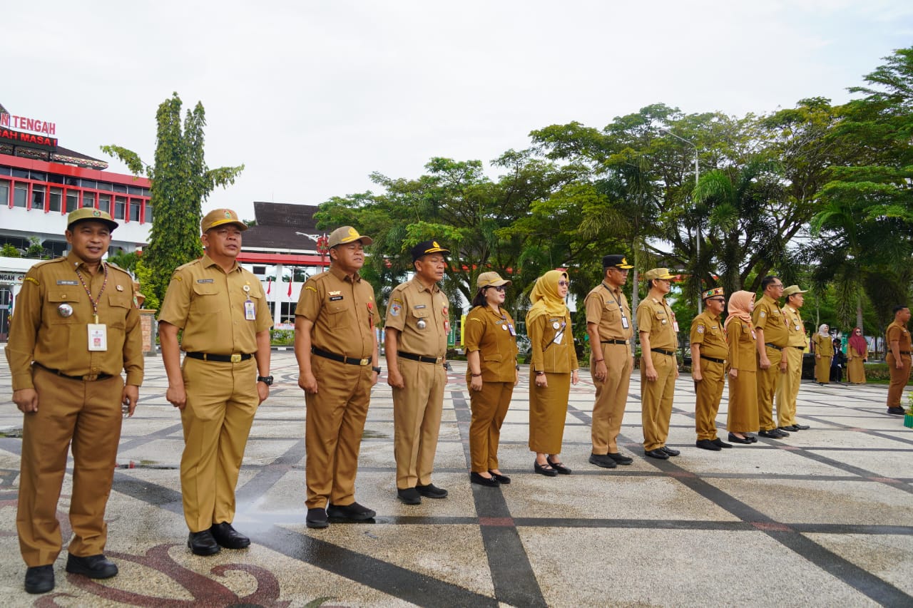 Plt. Sekda Prov. Kalteng Leonard S. Ampung Pimpin Apel Bagi CPNS dan PPPK Periode I di Lingkungan Pemprov Kalteng