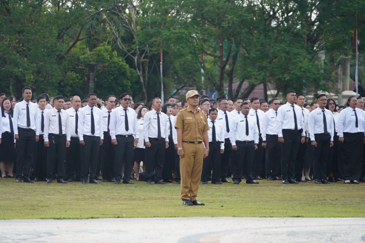 Plt. Sekda Prov. Kalteng Leonard S. Ampung Pimpin Apel Bagi CPNS dan PPPK Periode I di Lingkungan Pemprov Kalteng