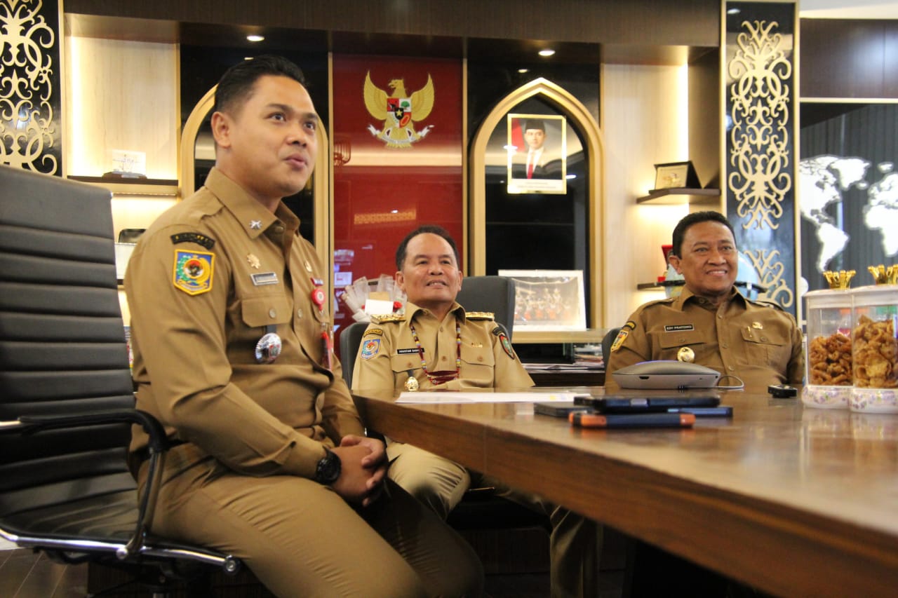 Gubernur Kalteng Agustiar Sabran Bersama Wagub Kalteng Edy Pratowo Menyapa Para Pelajar Tingkat SMA