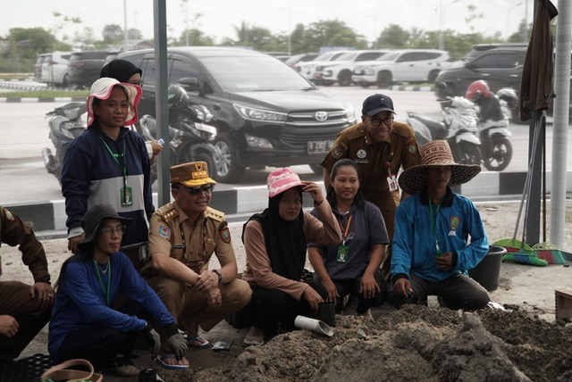 Gubernur Kalteng Agustiar Sabran Kunjungan Persemaian Permanen Modern yang Terletak di Jalan Hiu Putih Lanjutan
