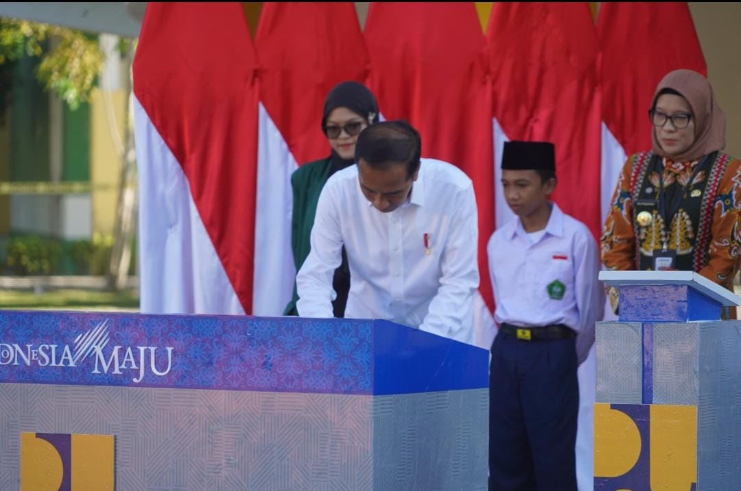 Gubernur Kalteng Sugianto Sabran Dampingi Presiden Joko Widodo Resmikan Pembangunan, Rehabilitasi dan Renovasi Sapras Pendidikan