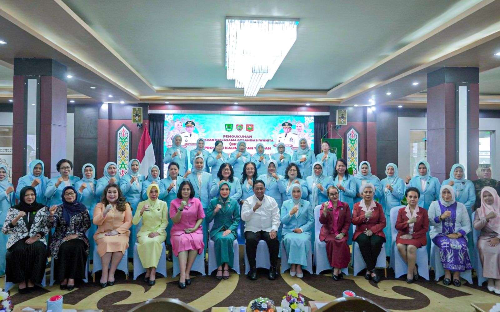 Wagub Kalteng Edy Pratowo Mengukuhkan BKOW Provinsi Kalteng Masa Bakti 2025–2030