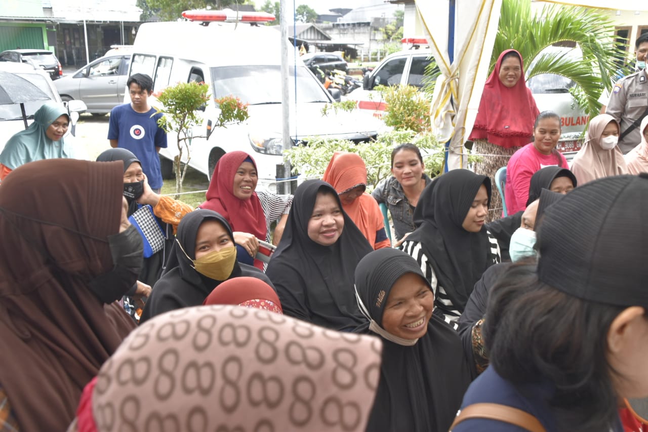 Gencar Lakukan Upaya Menekan Inflasi Daerah, Gubernur Kalteng Tinjau Pasar Murah Dan Pasar Penyeimbang Di Kelurahan Kumai Hilir