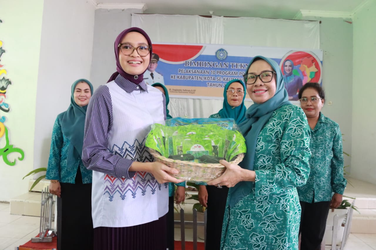 Ketua TP-PKK Prov. Kalteng Ivo Sugianto Sabran Buka Bimtek Pelaksanaan 10 Program Pokok PKK ke Kabupaten/Kota se Kalteng