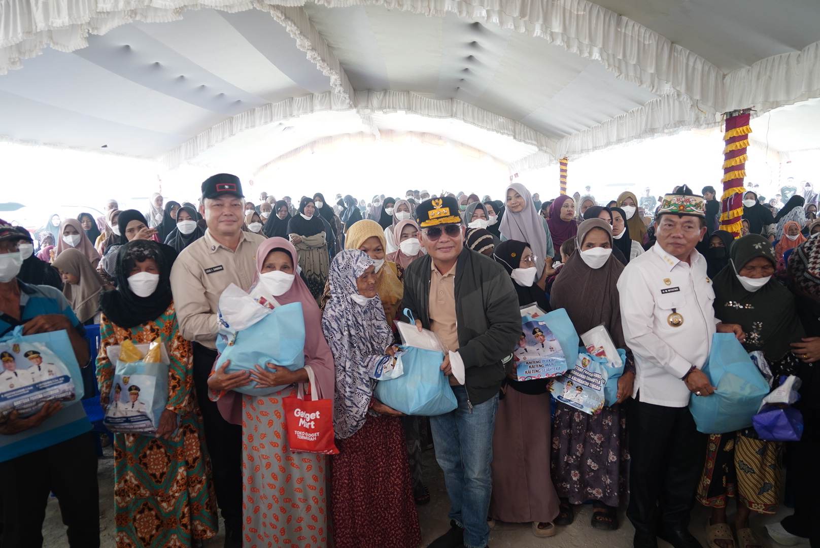 Gubernur Kalteng Agustiar Sabran Salurkan Bantuan bagi Masyarakat Terdampak Kemarau dan Karhutla