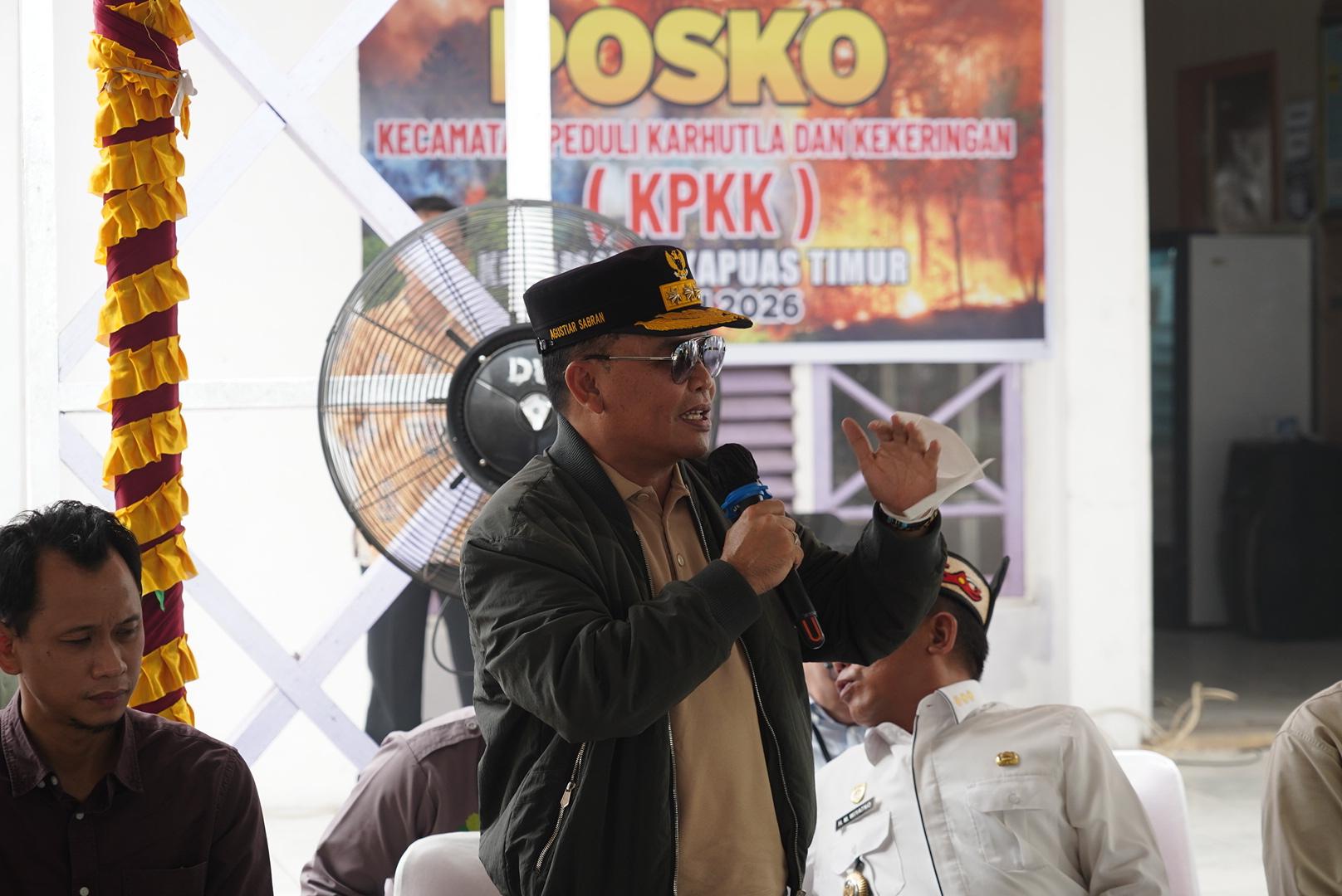 Gubernur Kalteng Agustiar Sabran Salurkan Bantuan bagi Masyarakat Terdampak Kemarau dan Karhutla