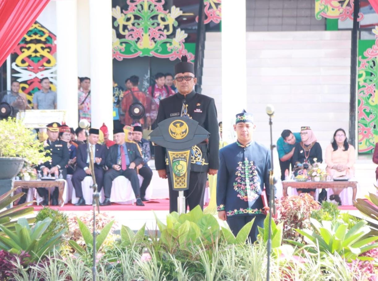 Plt Sekda Prov Kalteng M. Katma F. Dirun Pimpin Upacara Pengibaran Bendera Peringatan Hari Sumpah Pemuda dan Ikrar Anak Bangsa