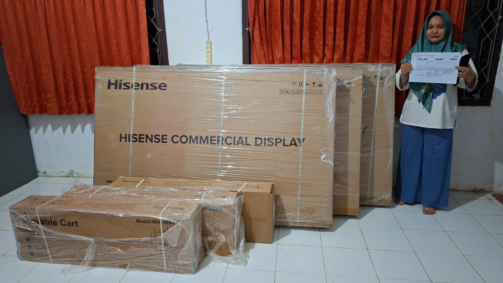 SMA Negeri 2 Nanga Bulik Terima Bantuan Tiga TV Interaktif untuk Dukung Pembelajaran Digital