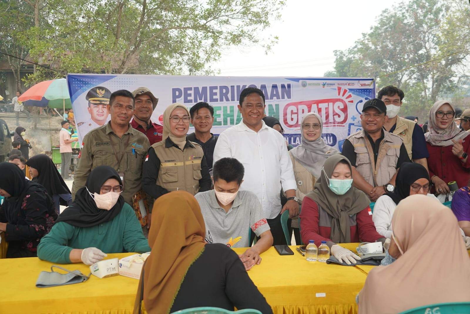 Wagub Kalteng Edy Pratowo Salurkan Bantuan Pangan, BLT KHBS, dan Layanan Kesehatan bagi Masyarakat Terdampak Karhutla