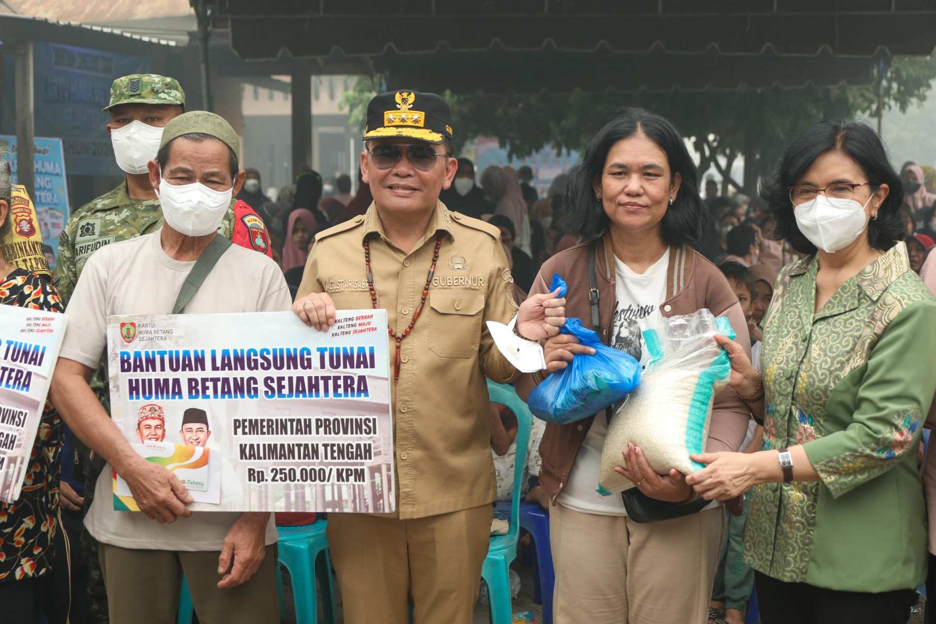 Gubernur Agustiar Sabran Salurkan Bantuan Pangan, BLT KHBS, dan Layanan Kesehatan Gratis bagi Masyarakat